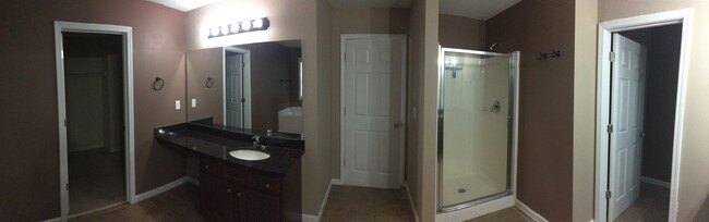 Bathroom - 1058 Cedarbrook Dr