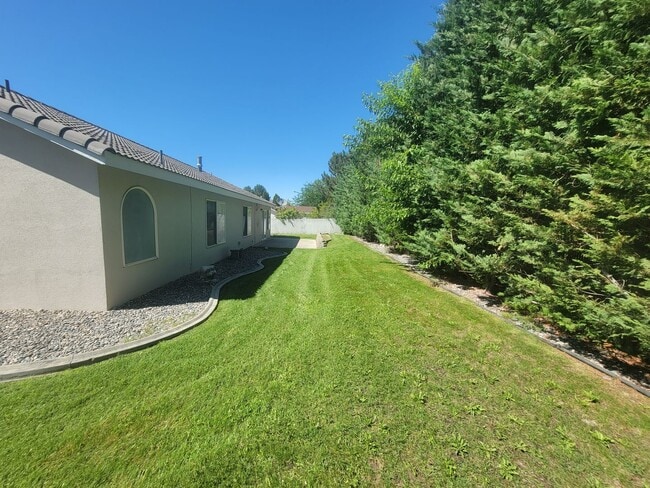 Building Photo - Stylish 3-Bedroom in Prime West Richland L...