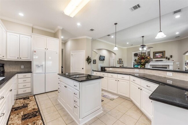 Building Photo - 30062 N Fulshear Dr