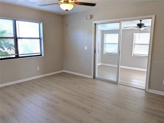 Building Photo - 681 N Wellington Dr