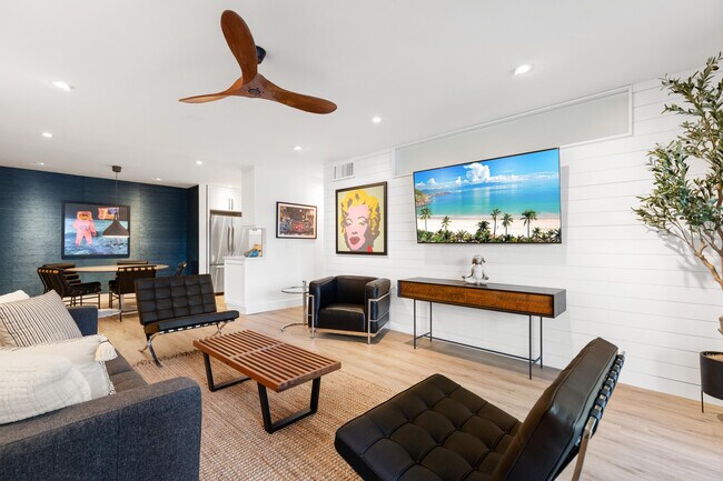 Building Photo - 6515 Bay Club Dr