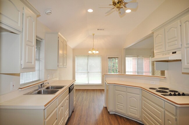 Building Photo - Hurst 3-2-2 Birdville ISD Quick Move-In