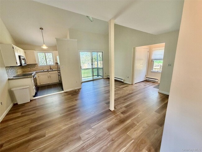 Building Photo - 8 Sunset Dr