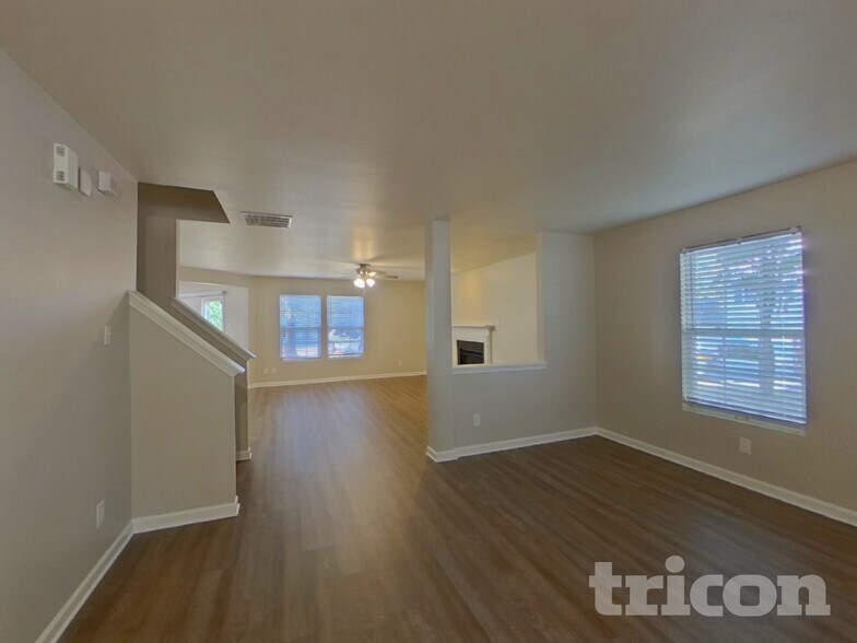 Building Photo - 1332 Waterlily Lane