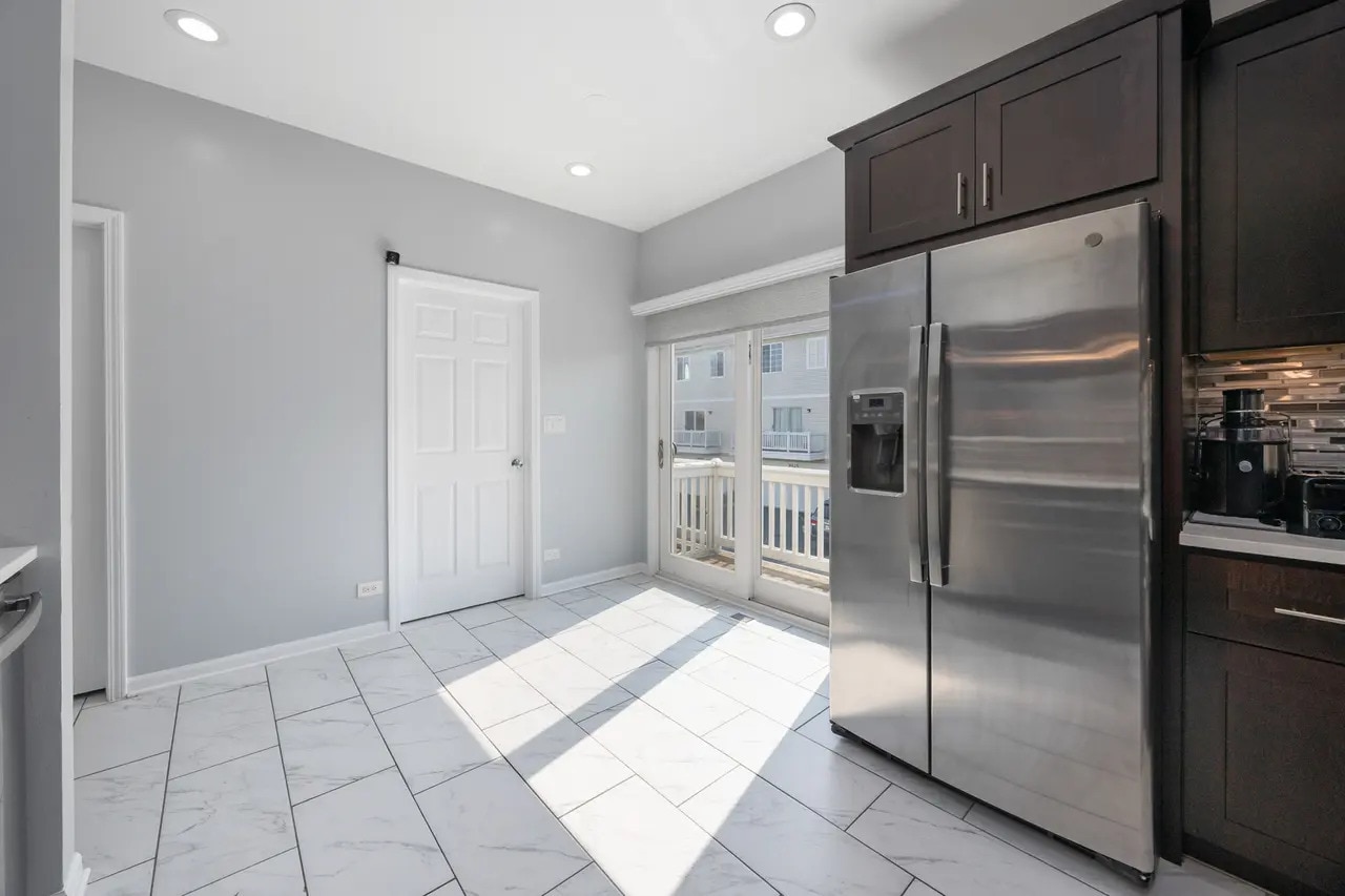 Building Photo - 9411 Harrison St