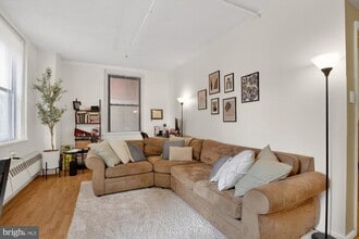 Building Photo - 1324 Locust St