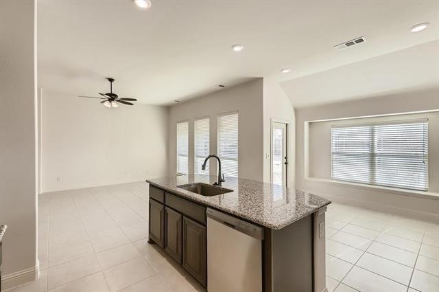 Building Photo - 3216 Creekhaven Dr