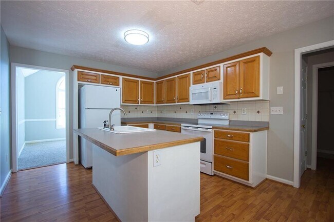 Building Photo - 350 Windermere Dr