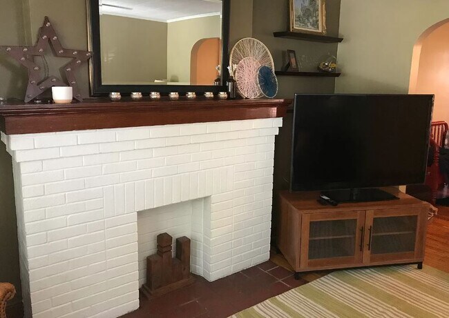 Living Room - 3057 Sunset Dr