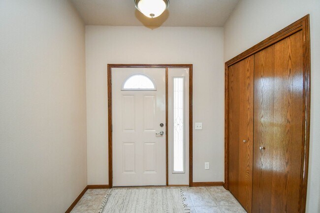 Building Photo - South Sioux Falls Rental with Open Layout ...