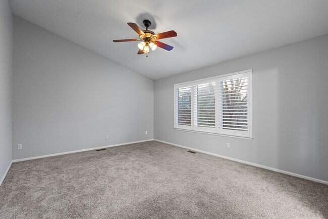 Building Photo - 6 Bedroom plus and office near Rigden Farms