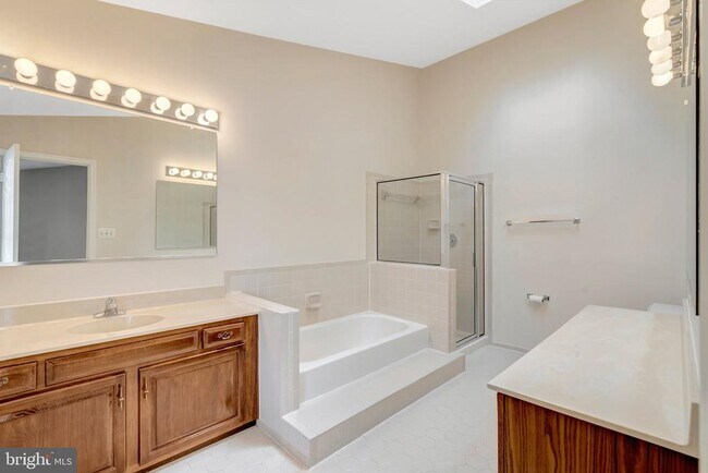 Building Photo - 5964 Norham Dr
