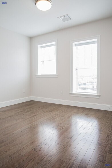 Building Photo - 12 Harvard Terrace