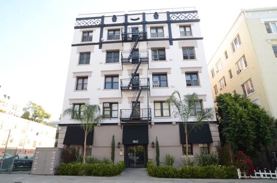 Building Photo - Cherokee Apts... Spacious Apartments in the Heart of Hollywood! CALL NOW!