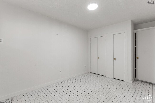 Building Photo - 212 Dirks Dr