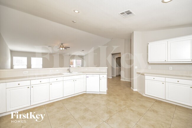 Building Photo - 1049 Silver Star St