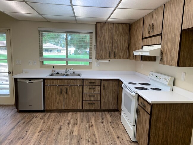 Building Photo - An El Dorado Model on the Golf Course