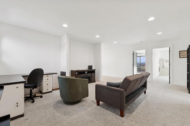 Building Photo - Whitefish Home in The Lakes