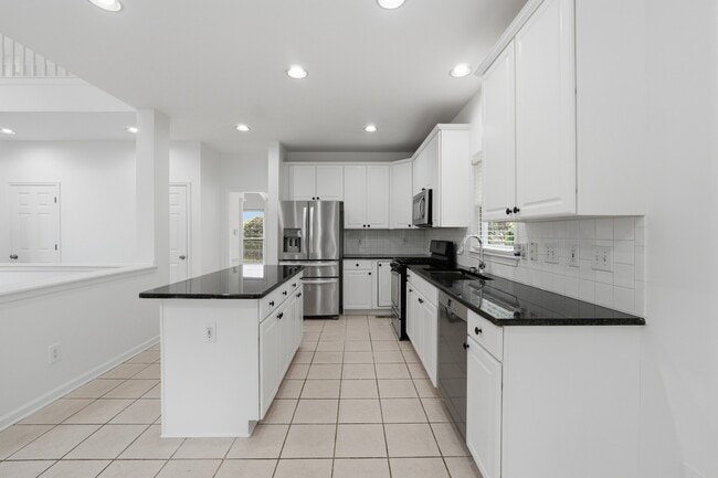 Building Photo - Spacious Renovated Home on a Quiet Cul-de-Sac Single-family · Professionally managed · Move-in ready