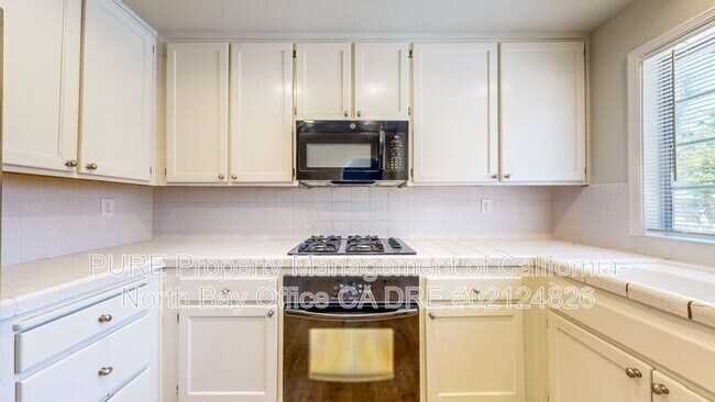 Building Photo - 5075 Charmian Dr