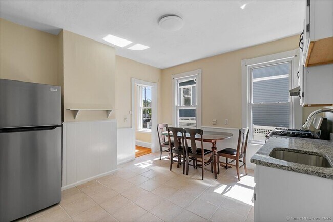 Building Photo - 56 Mansfield St