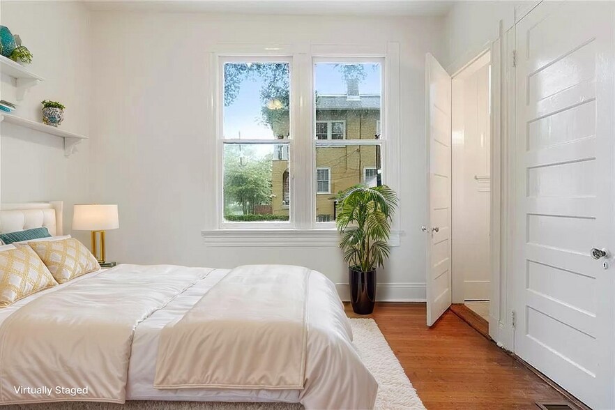 VIRTUALLY STAGED - 8 Neron Pl