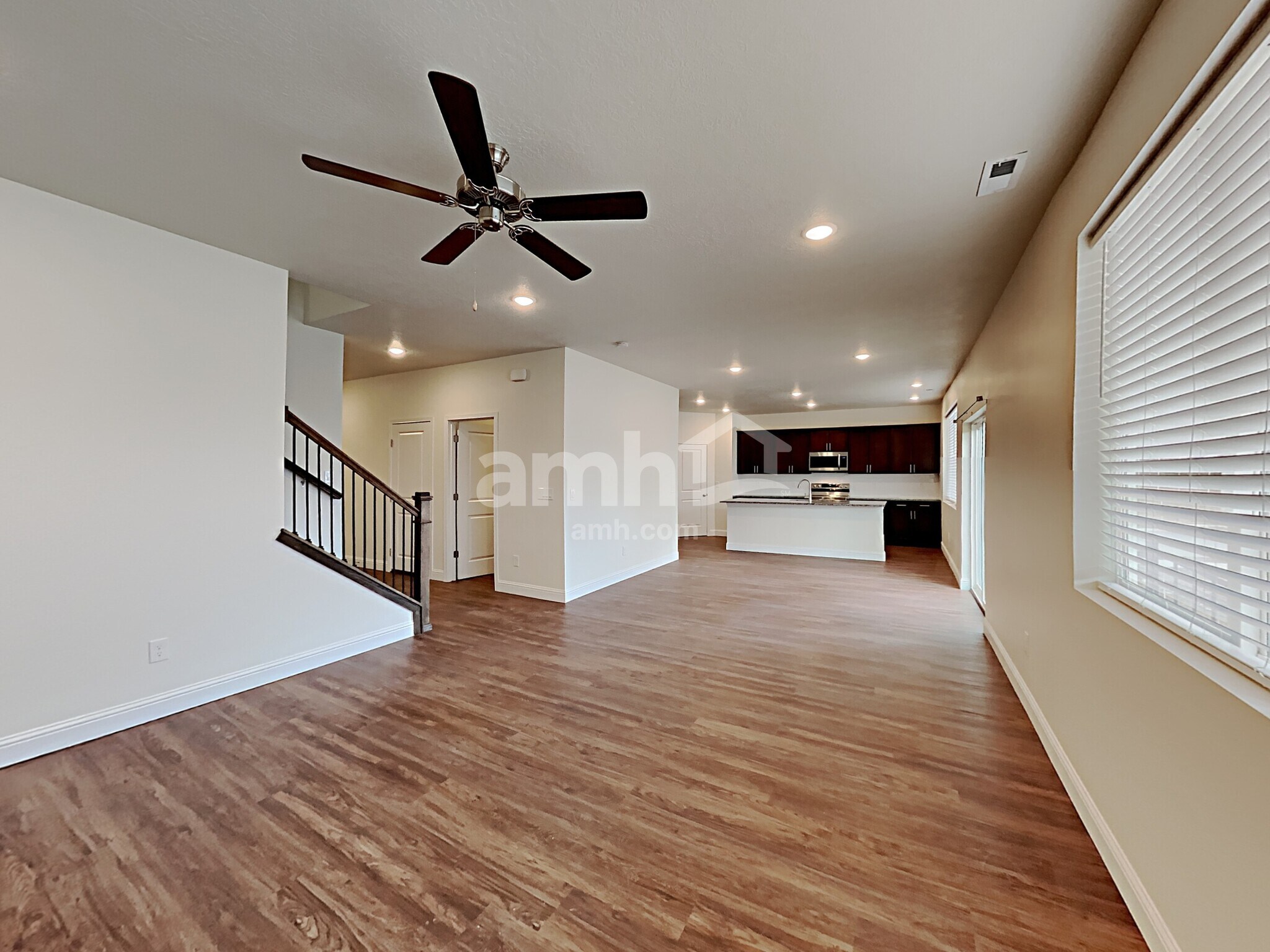 Building Photo - 2440 E Surry Way