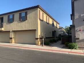 Building Photo - A gorgeous two story 3 bedroom 2.5 bath townhome