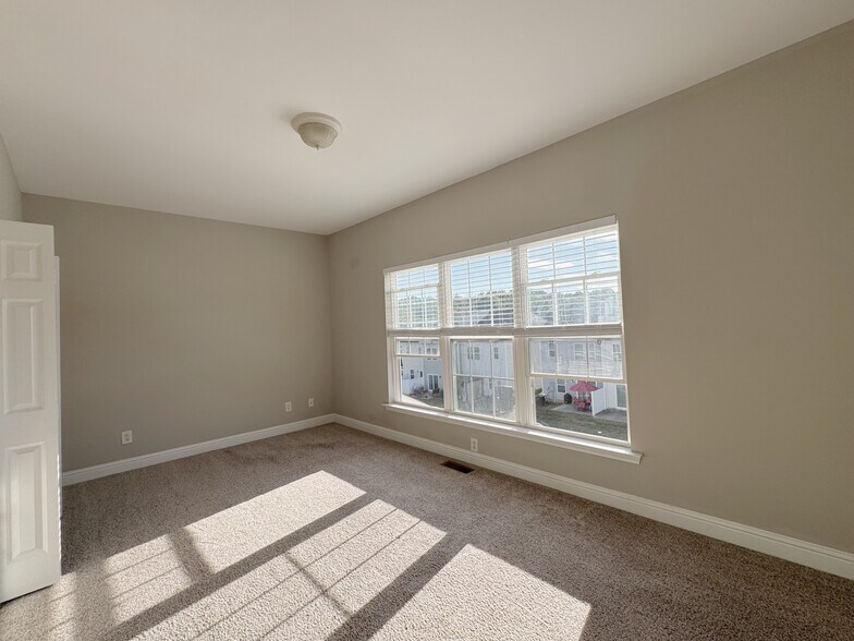 Building Photo - 4316 Summercrest Blvd