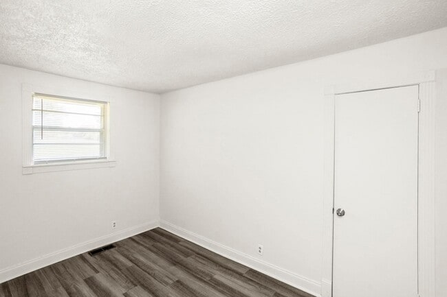 Building Photo - 304 Sunset Trail