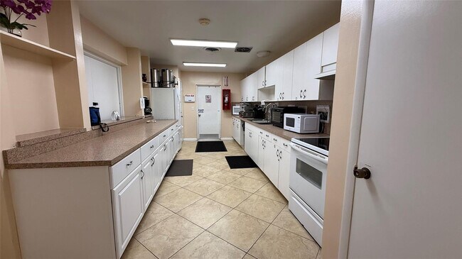 Building Photo - 12 Willowbrook Ln