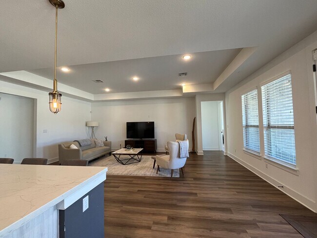 Building Photo - Beautiful 4/3 WITH PRIVATE POOL in Travisso