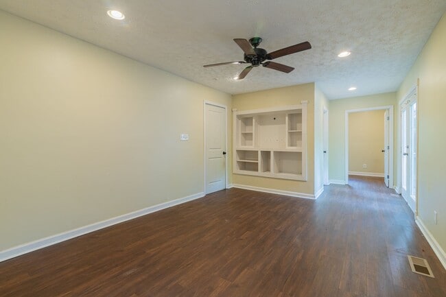 Building Photo - Conveniently located Midtown home - near h...