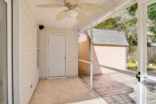 Building Photo - Innerarity Point Living at an Affordable Cost!