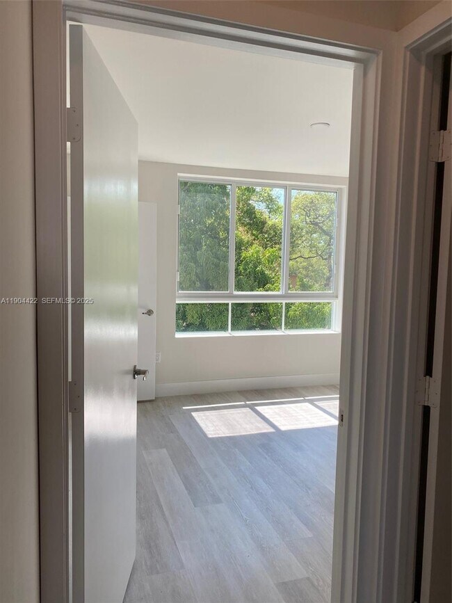 Building Photo - 2561 NE 193rd St