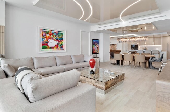 Building Photo - 900 N Ocean Blvd