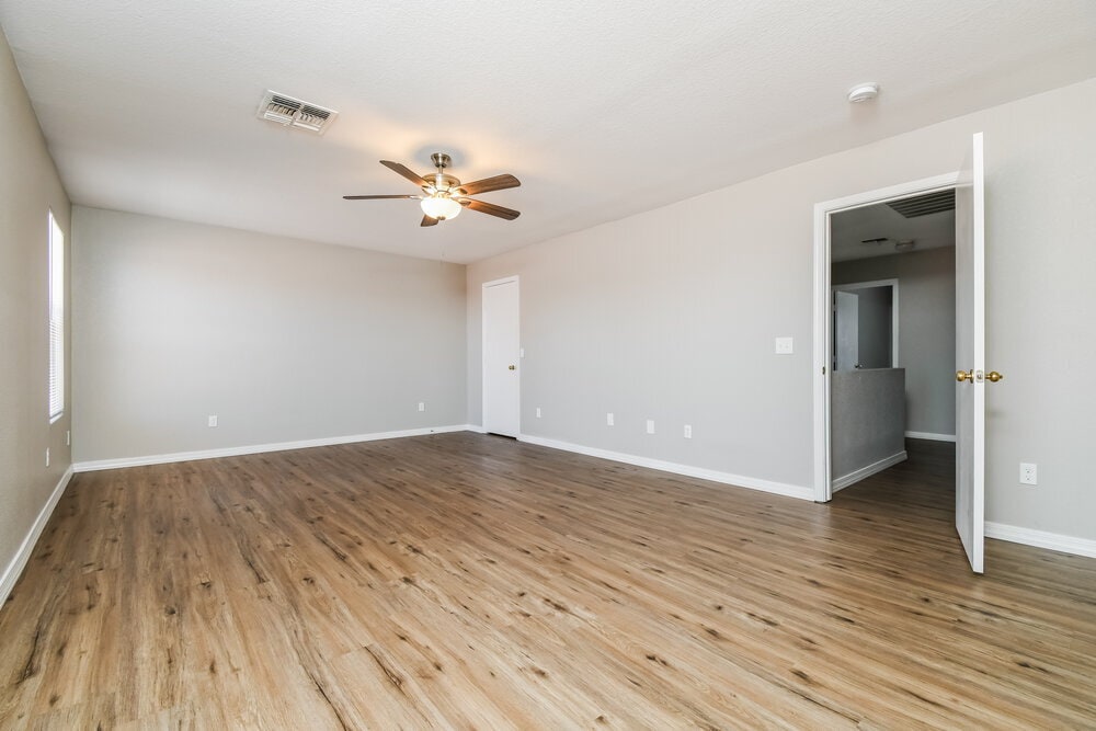 Building Photo - 650 E Woodsman Pl
