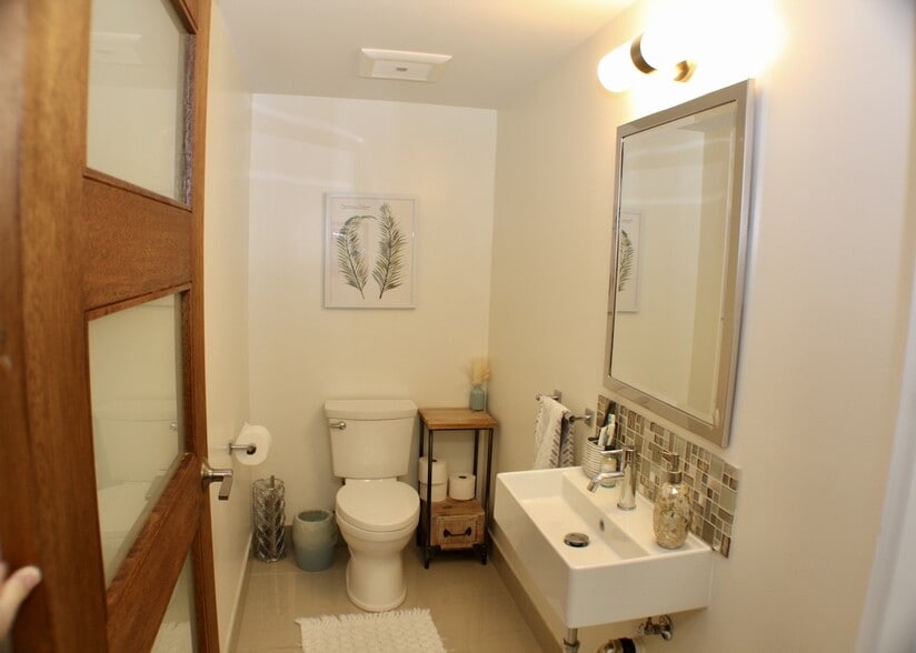 Building Photo - 4820 Abbeyville Ave