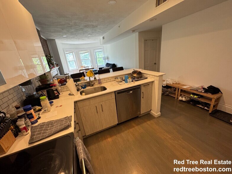Building Photo - 1406 Beacon St