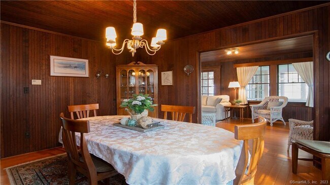 Building Photo - 106 E Shore Ave