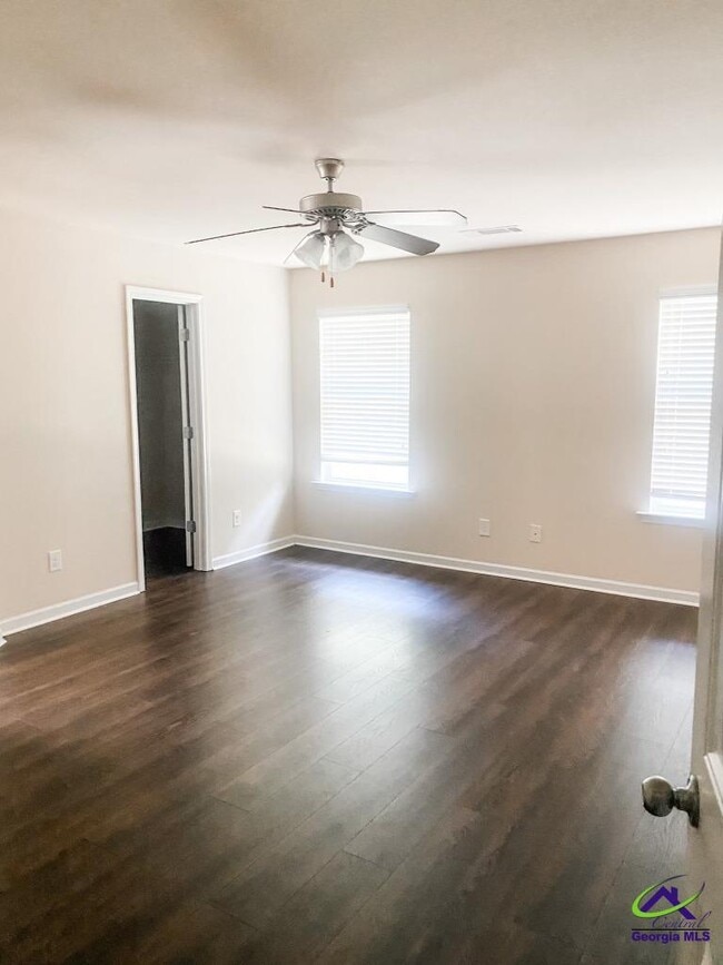 Building Photo - 105 Sutton Dr