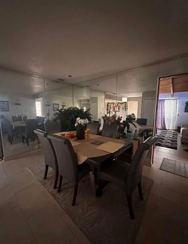 Building Photo - 257 S Fairbairn Dr