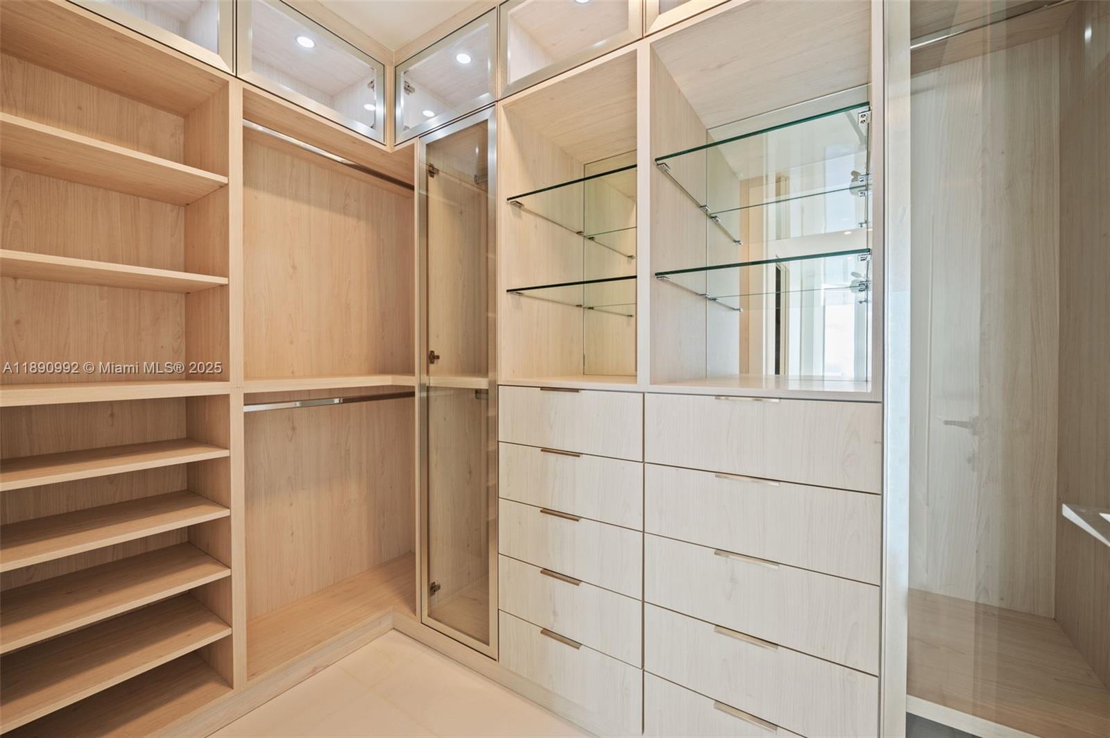 Building Photo - 300 Biscayne Boulevard Way