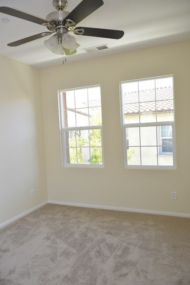 Building Photo - Spacious 3 BD, 3 BA Townhome in Airoso of Carmel Valley!