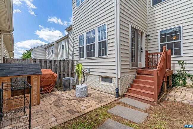Building Photo - 2417 Abington Dr