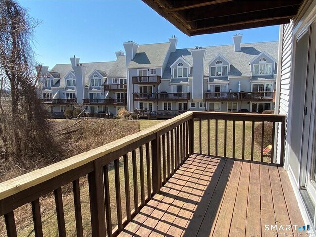 Building Photo - 560 Silver Sands Rd