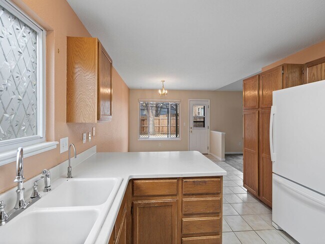 Building Photo - Beautiful 3-Bed Ranch Near Parks, Shops & Dining