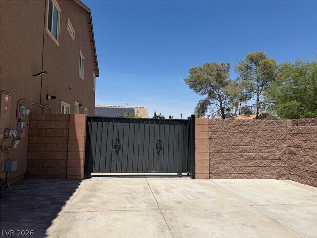 Building Photo - 6460 W Diablo Dr