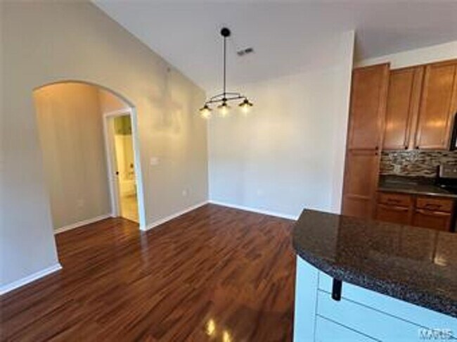Building Photo - Beautiful Condo in Mehlville