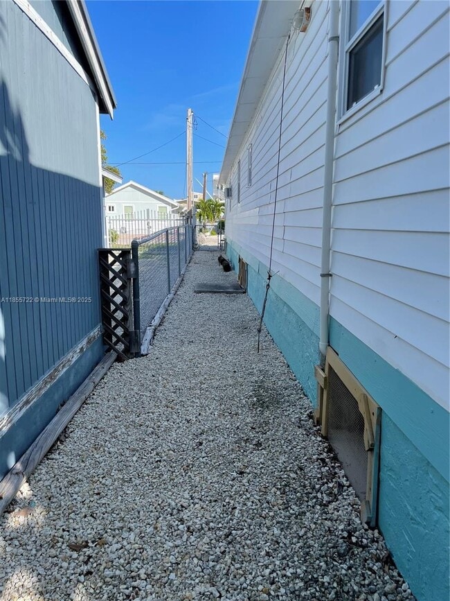 Building Photo - 362 Oleander Dr